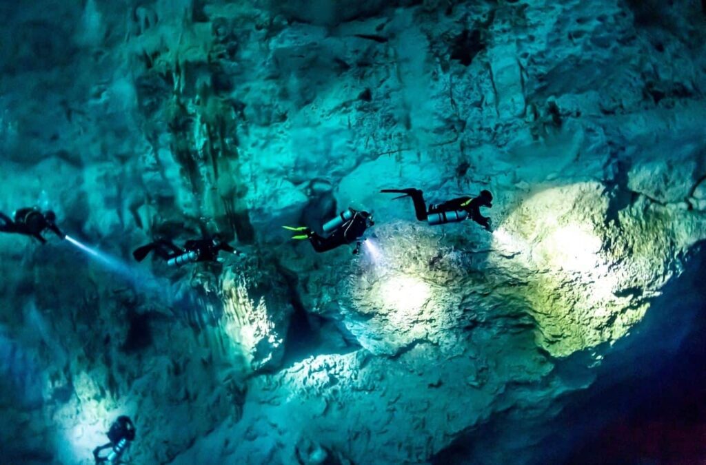 buceo en cenotes méxico
